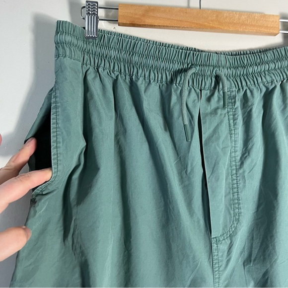 ARITZIA TNA Bel Air Oversized Pant in Dark Spruce Green Size Large Lightweight - Picture 6 of 15